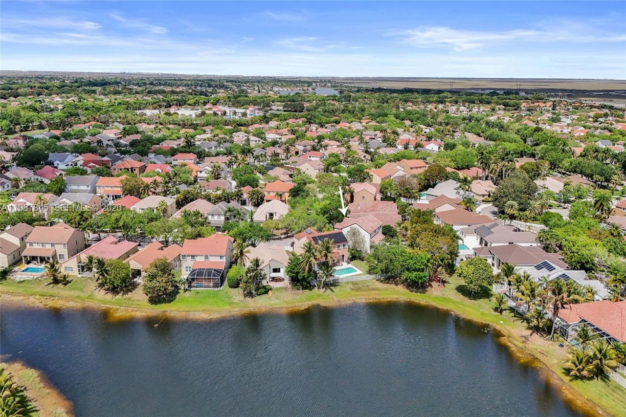 484 Cambridge Dr , Weston, FL 33326 Photo