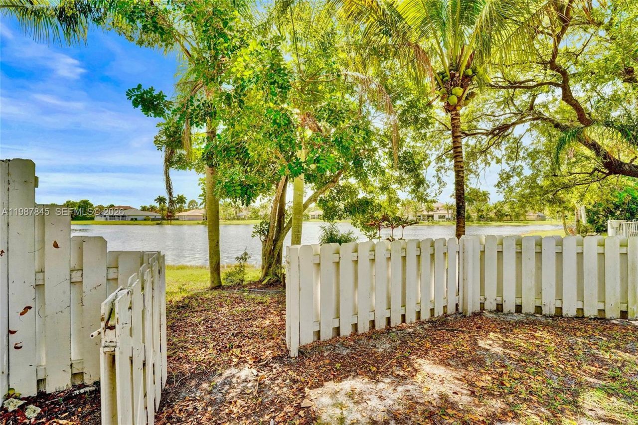 484 Cambridge Dr , Weston, FL 33326 Photo