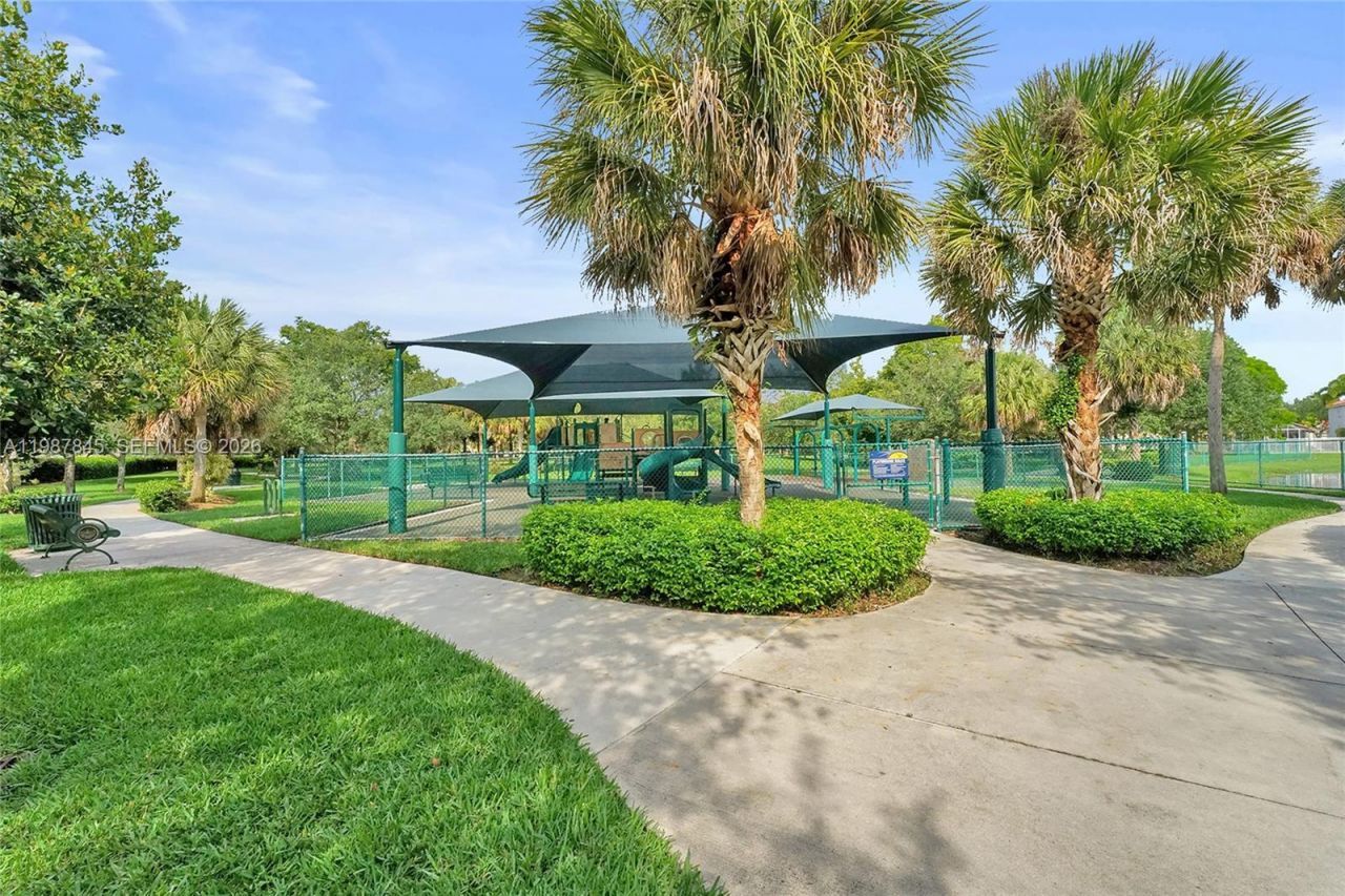 484 Cambridge Dr , Weston, FL 33326 Photo