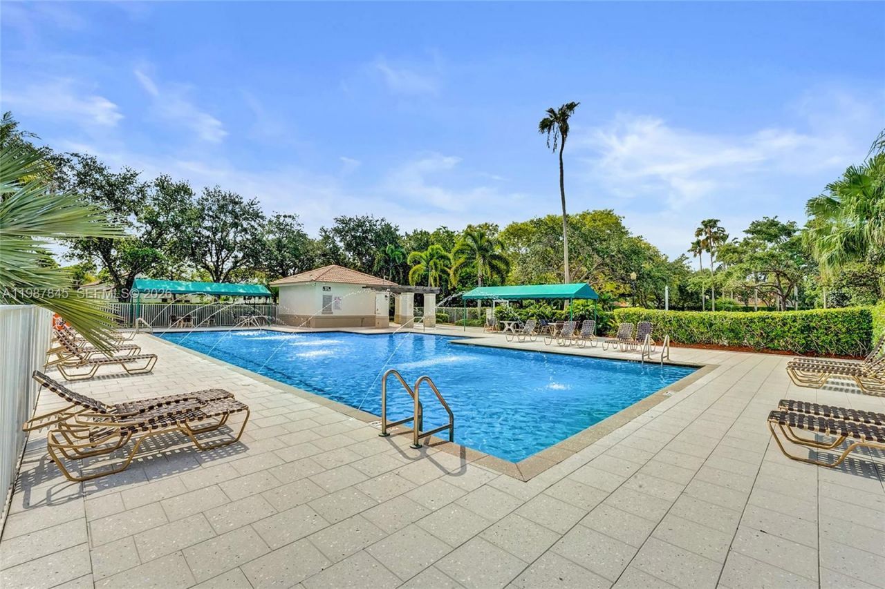 484 Cambridge Dr , Weston, FL 33326 Photo