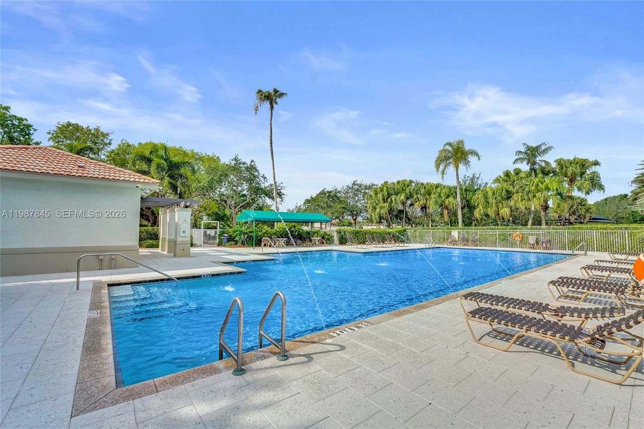 484 Cambridge Dr , Weston, FL 33326 Photo