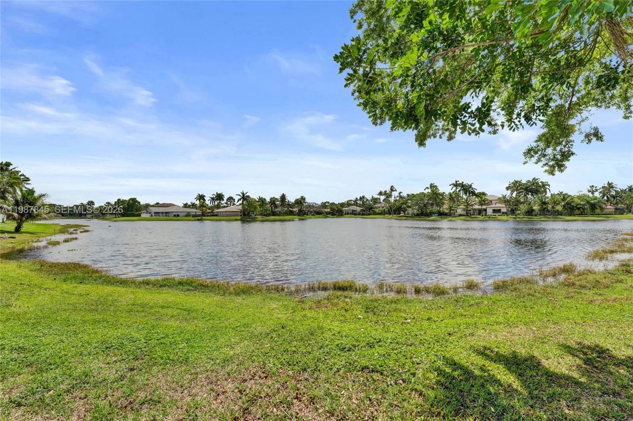 484 Cambridge Dr , Weston, FL 33326 Photo