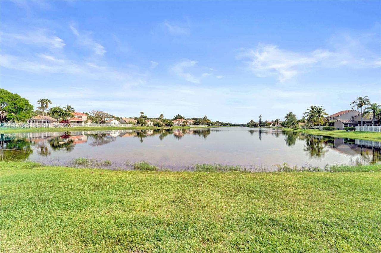 484 Cambridge Dr , Weston, FL 33326 Photo