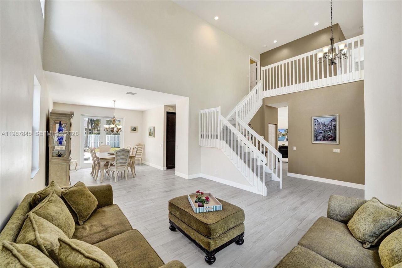 484 Cambridge Dr , Weston, FL 33326 Photo