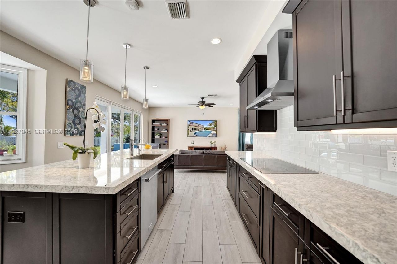 484 Cambridge Dr , Weston, FL 33326 Photo