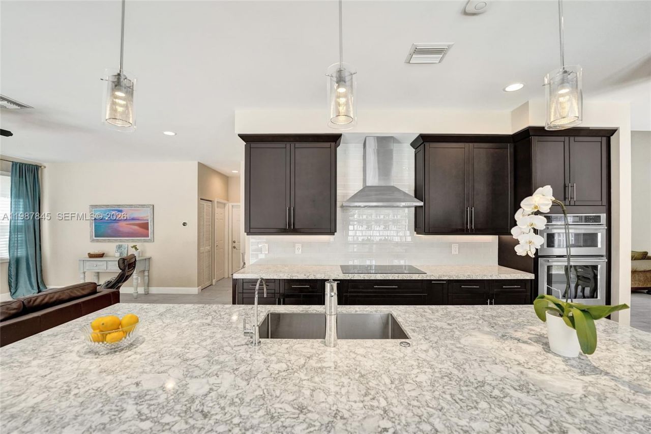 484 Cambridge Dr , Weston, FL 33326 Photo