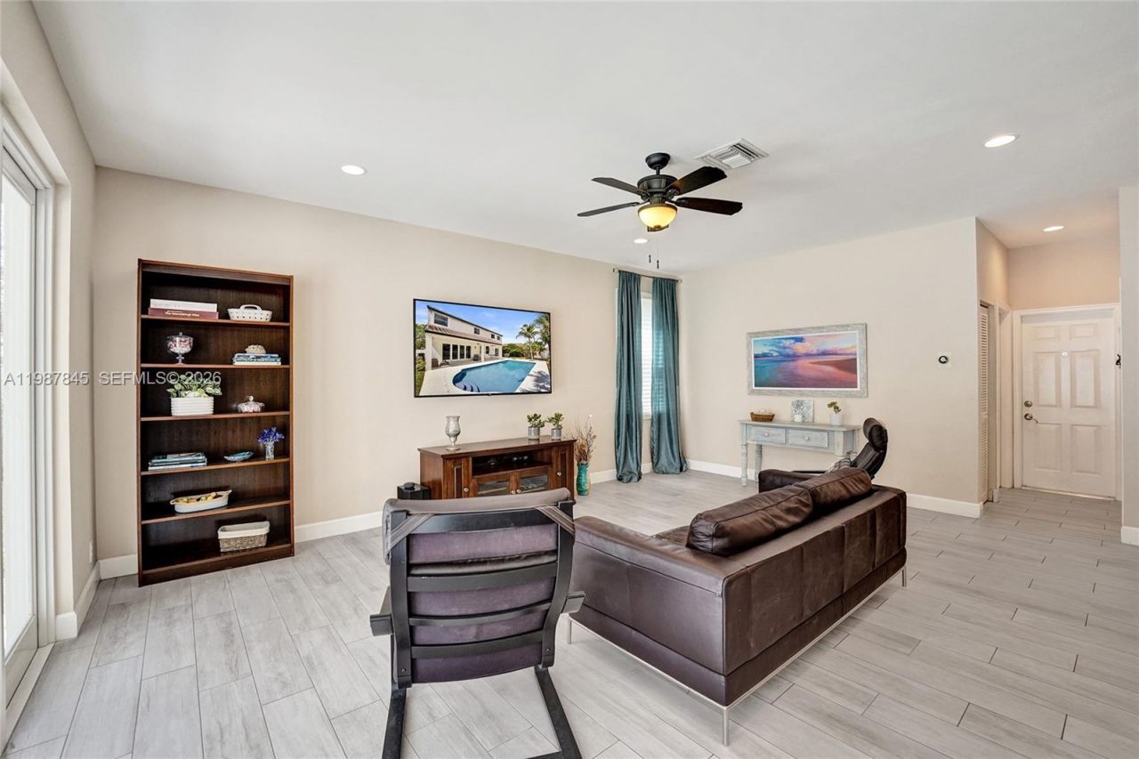 484 Cambridge Dr , Weston, FL 33326 Photo