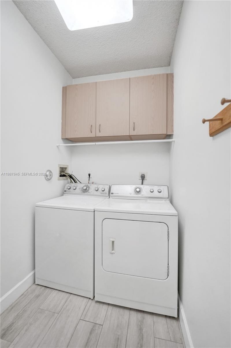 484 Cambridge Dr , Weston, FL 33326 Photo