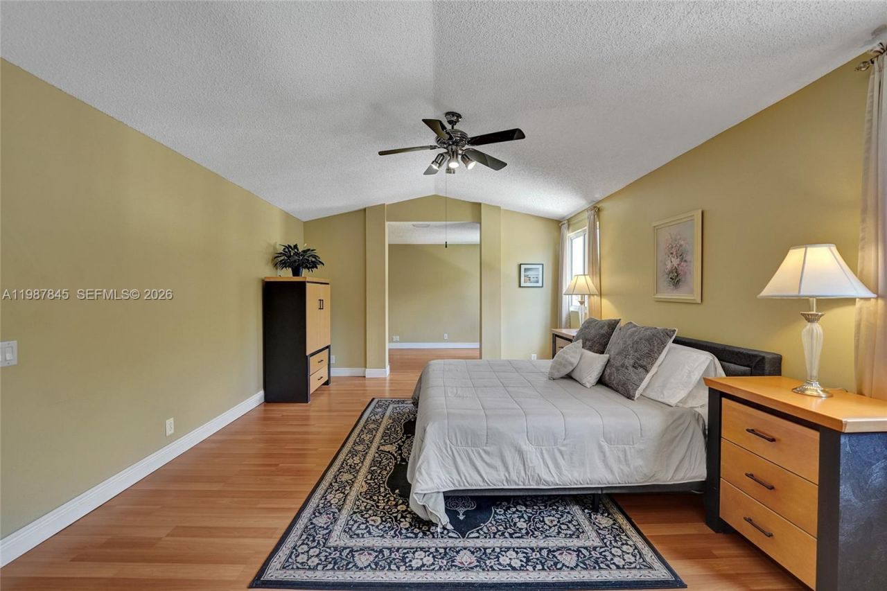 484 Cambridge Dr , Weston, FL 33326 Photo