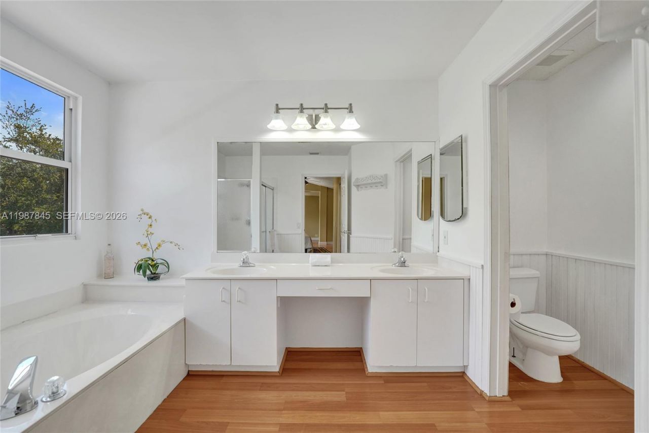 484 Cambridge Dr , Weston, FL 33326 Photo