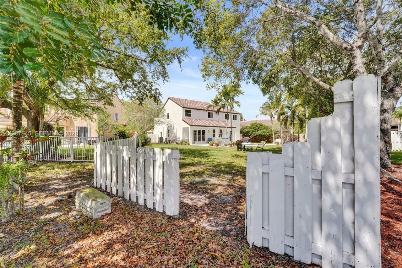 484 Cambridge Dr , Weston, FL 33326 Photo