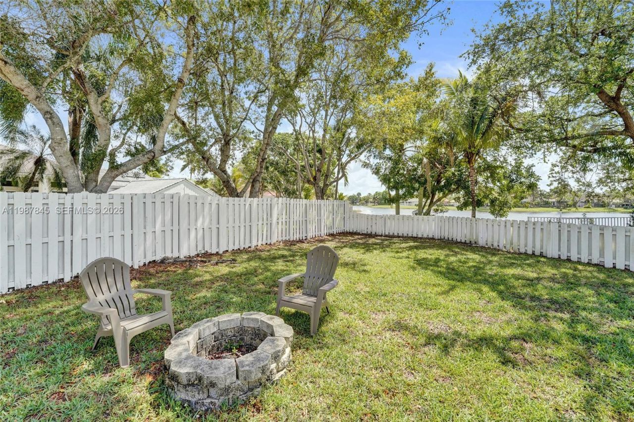 484 Cambridge Dr , Weston, FL 33326 Photo