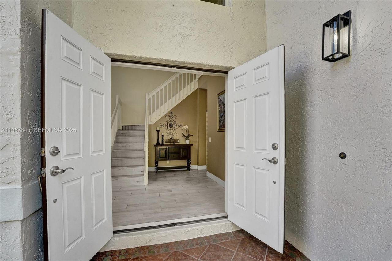 484 Cambridge Dr , Weston, FL 33326 Photo