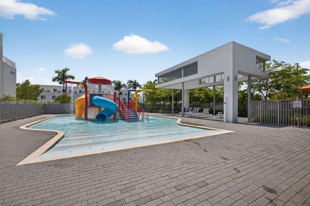 10460 NW 67th St, Doral, FL 33178 Photo