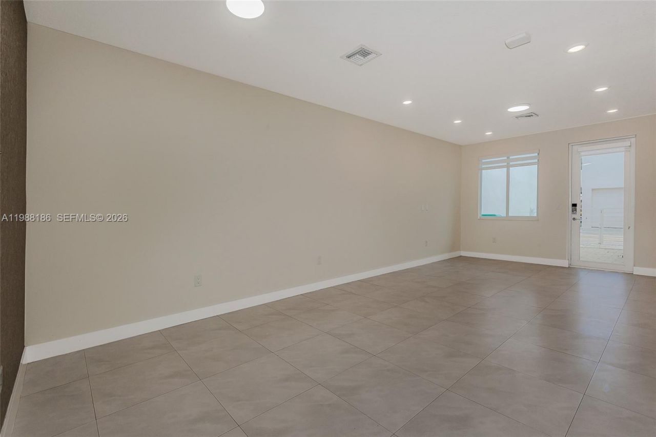10460 NW 67th St, Doral, FL 33178 Photo