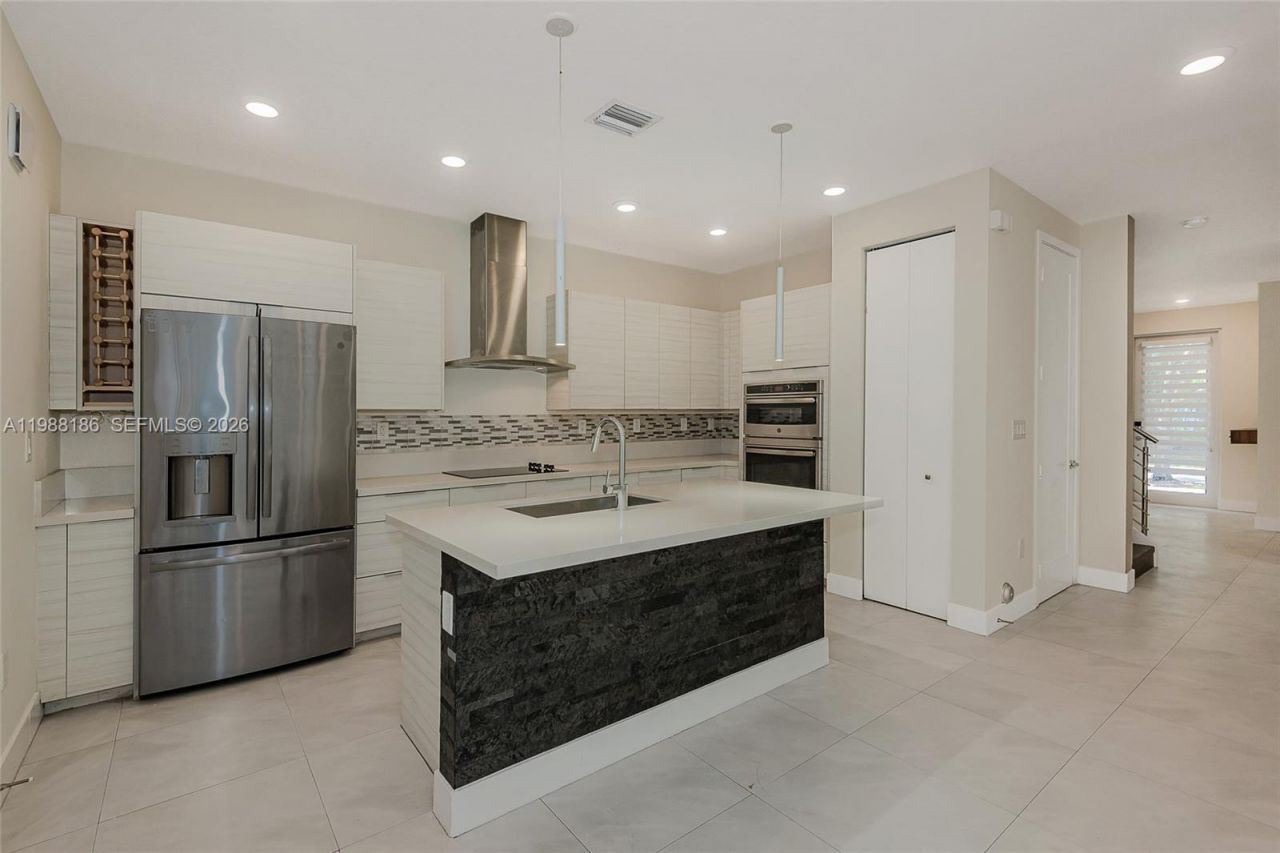 10460 NW 67th St, Doral, FL 33178 Photo