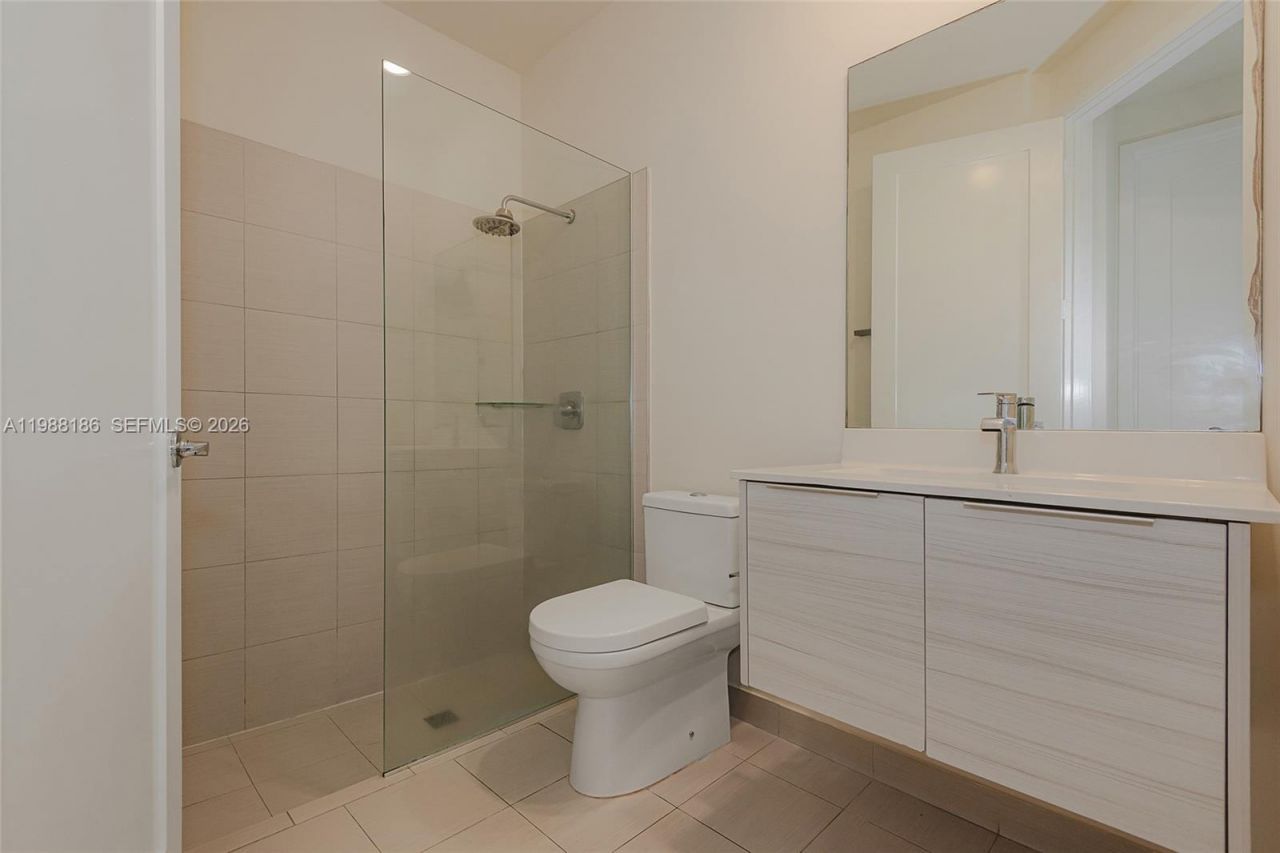 10460 NW 67th St, Doral, FL 33178 Photo