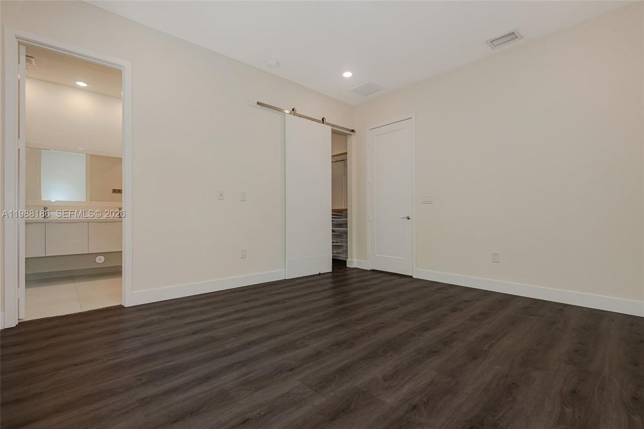 10460 NW 67th St, Doral, FL 33178 Photo