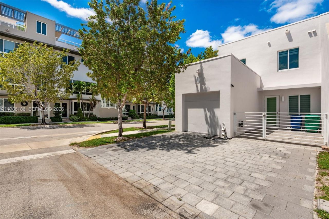 10460 NW 67th St, Doral, FL 33178 Photo
