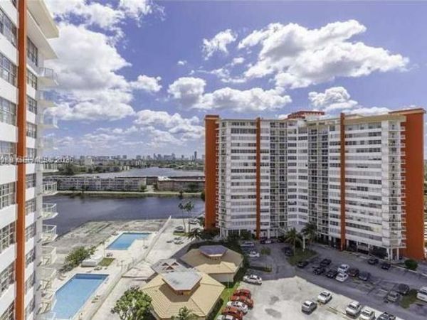 1351 NE Miami Gardens Dr, Unit 1723E, Miami, FL 33179