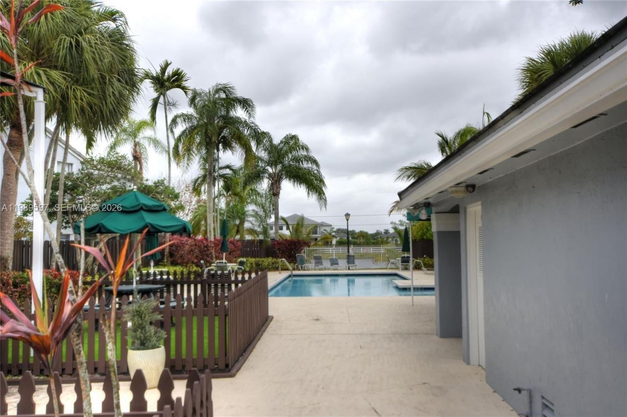 4801 Grapevine Way , Unit 4801, Davie, FL 33331 Photo