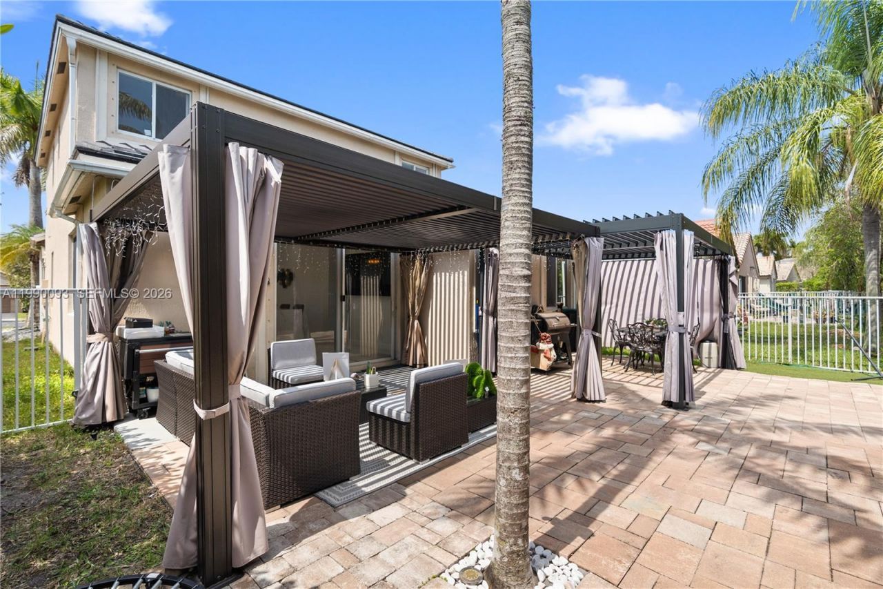 1500 Canary Island Dr , Weston, FL 33327 Photo