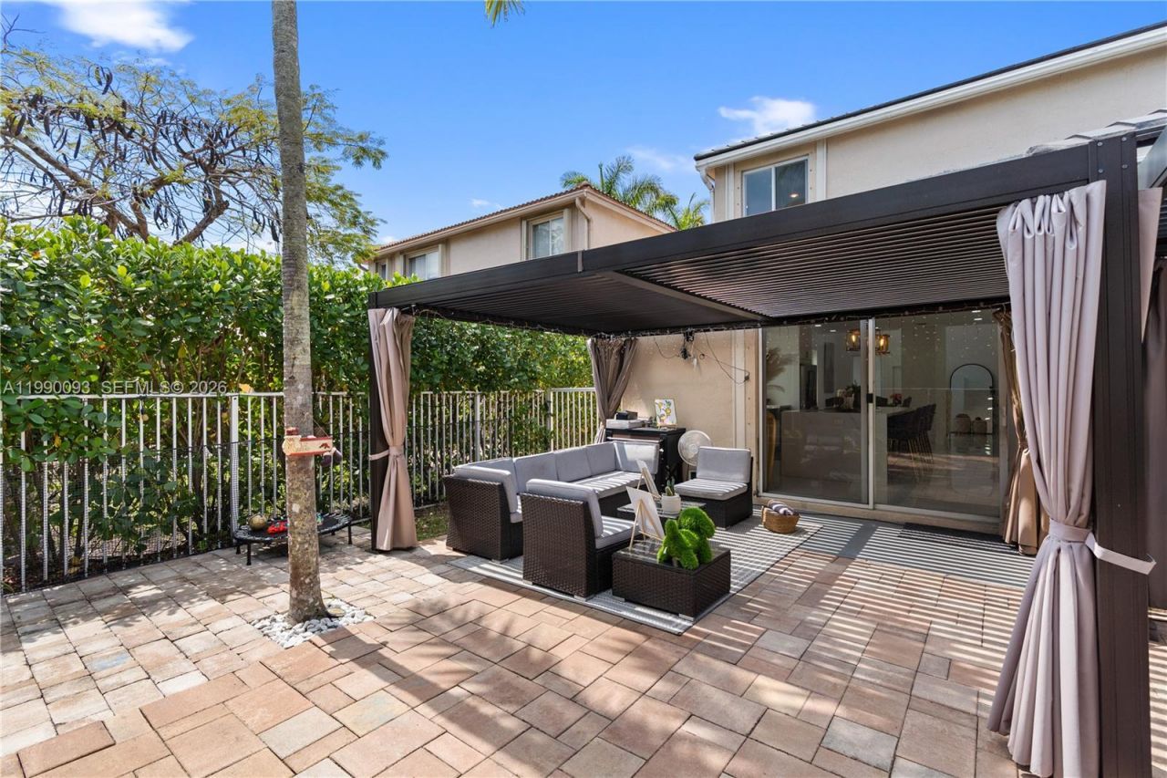 1500 Canary Island Dr , Weston, FL 33327 Photo