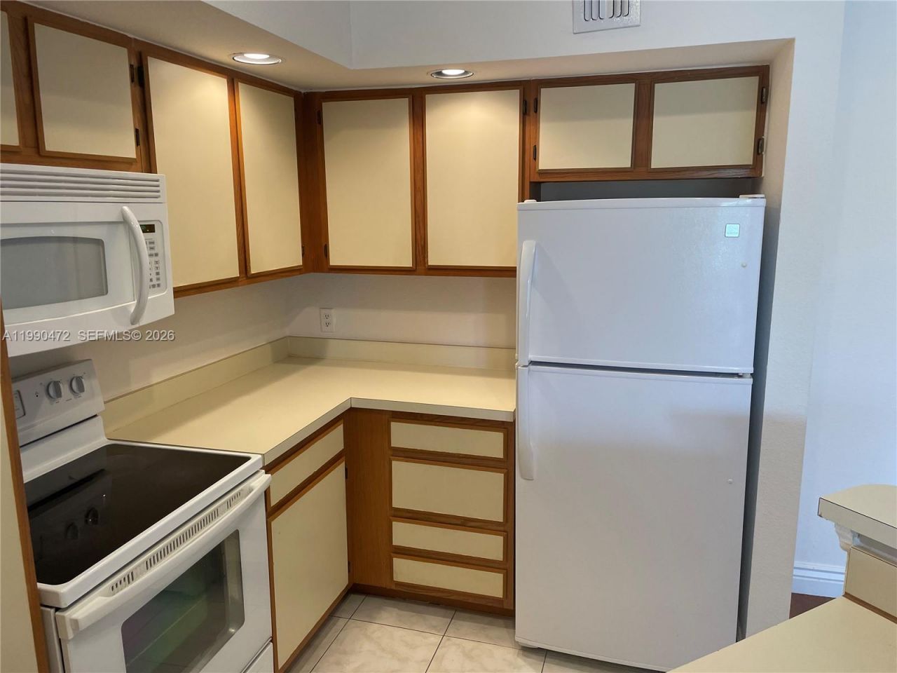 3330 N Pinewalk Dr N, Unit 1636, Margate, FL 33063 Photo