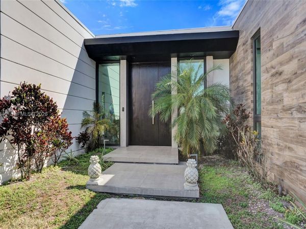 2120 NE 197th Ter, Miami, FL 33179