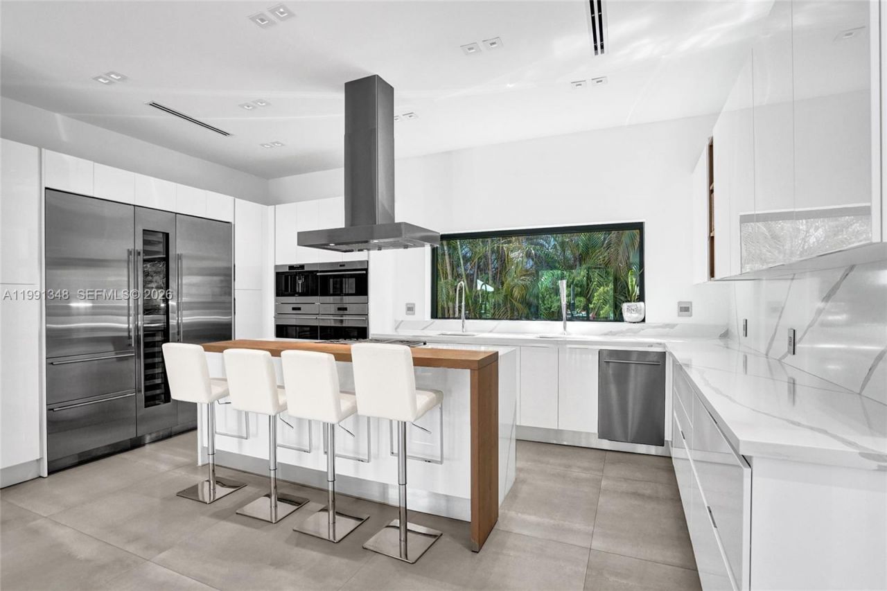 2120 NE 197th Ter, Miami, FL 33179 Photo