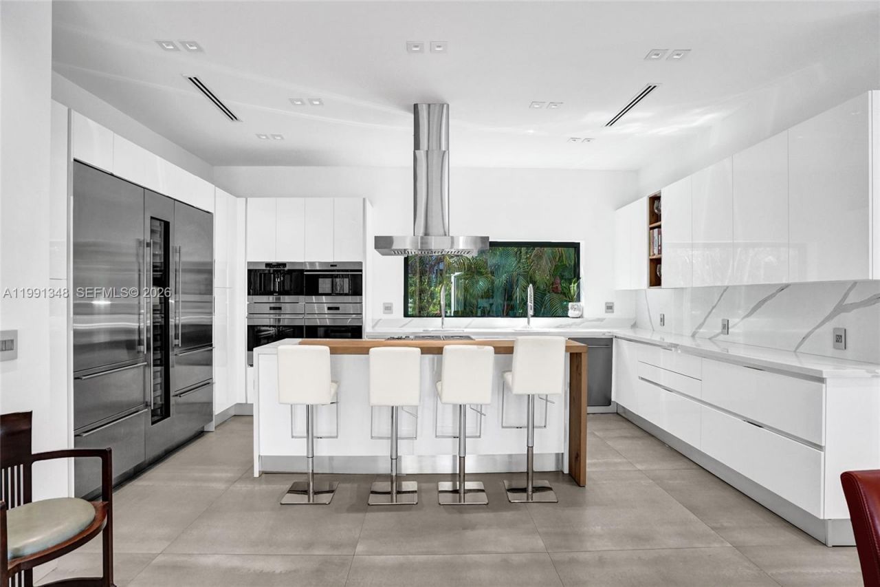 2120 NE 197th Ter, Miami, FL 33179 Photo