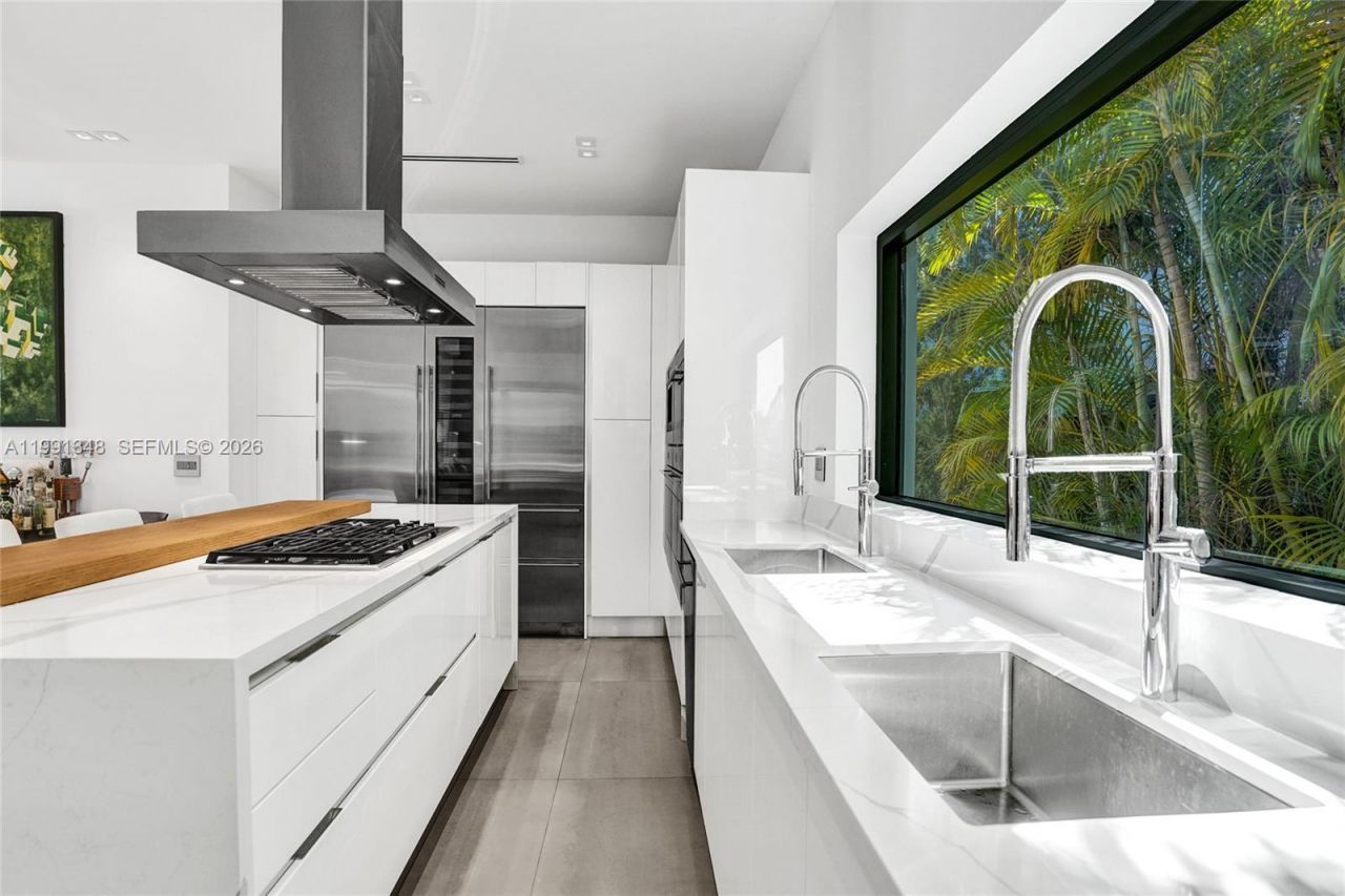 2120 NE 197th Ter, Miami, FL 33179 Photo