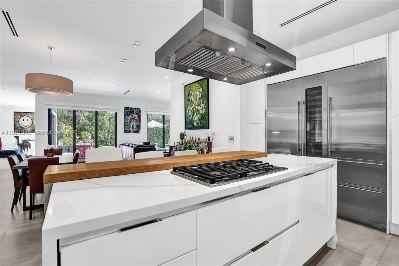 2120 NE 197th Ter, Miami, FL 33179 Photo