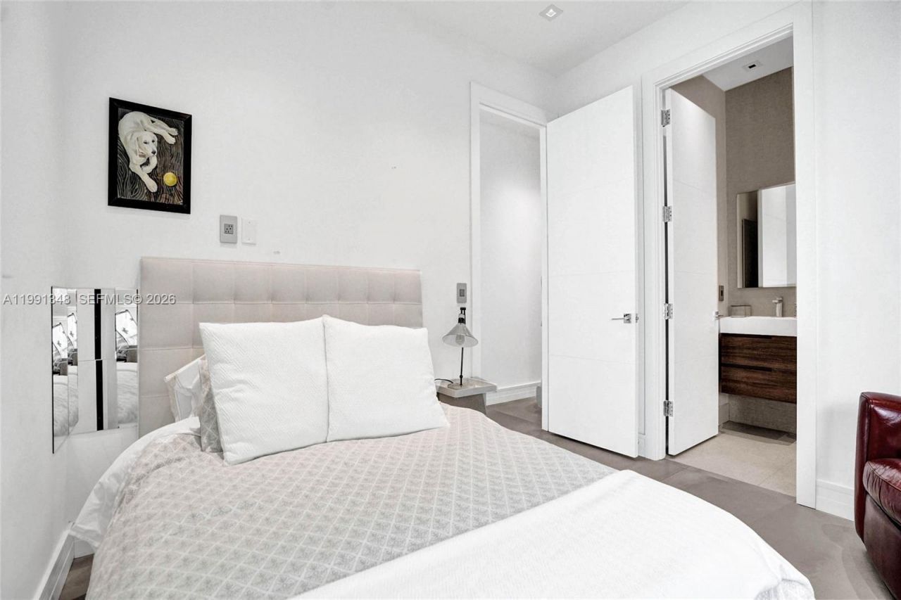 2120 NE 197th Ter, Miami, FL 33179 Photo