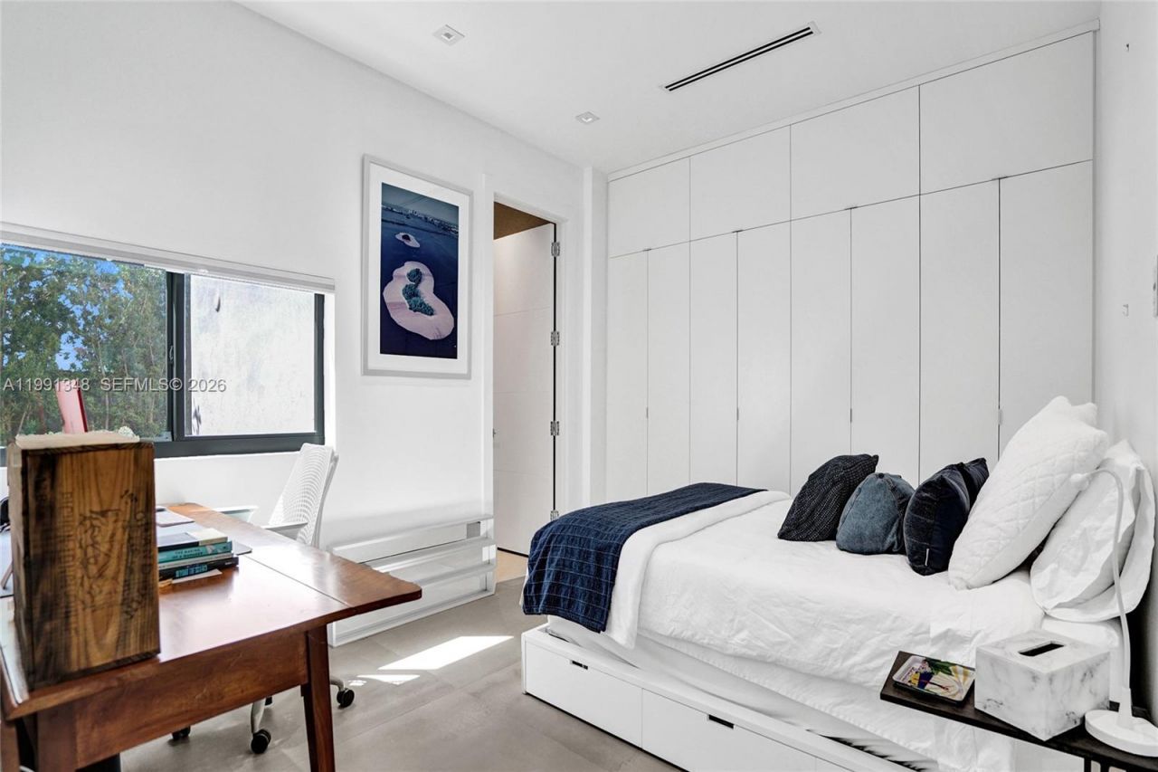 2120 NE 197th Ter, Miami, FL 33179 Photo