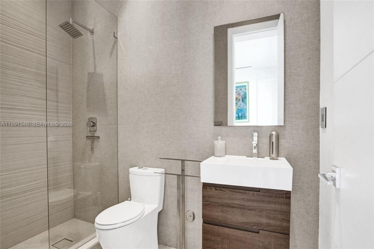 2120 NE 197th Ter, Miami, FL 33179 Photo