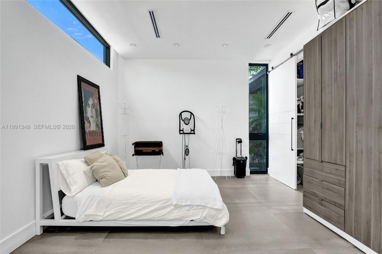 2120 NE 197th Ter, Miami, FL 33179 Photo