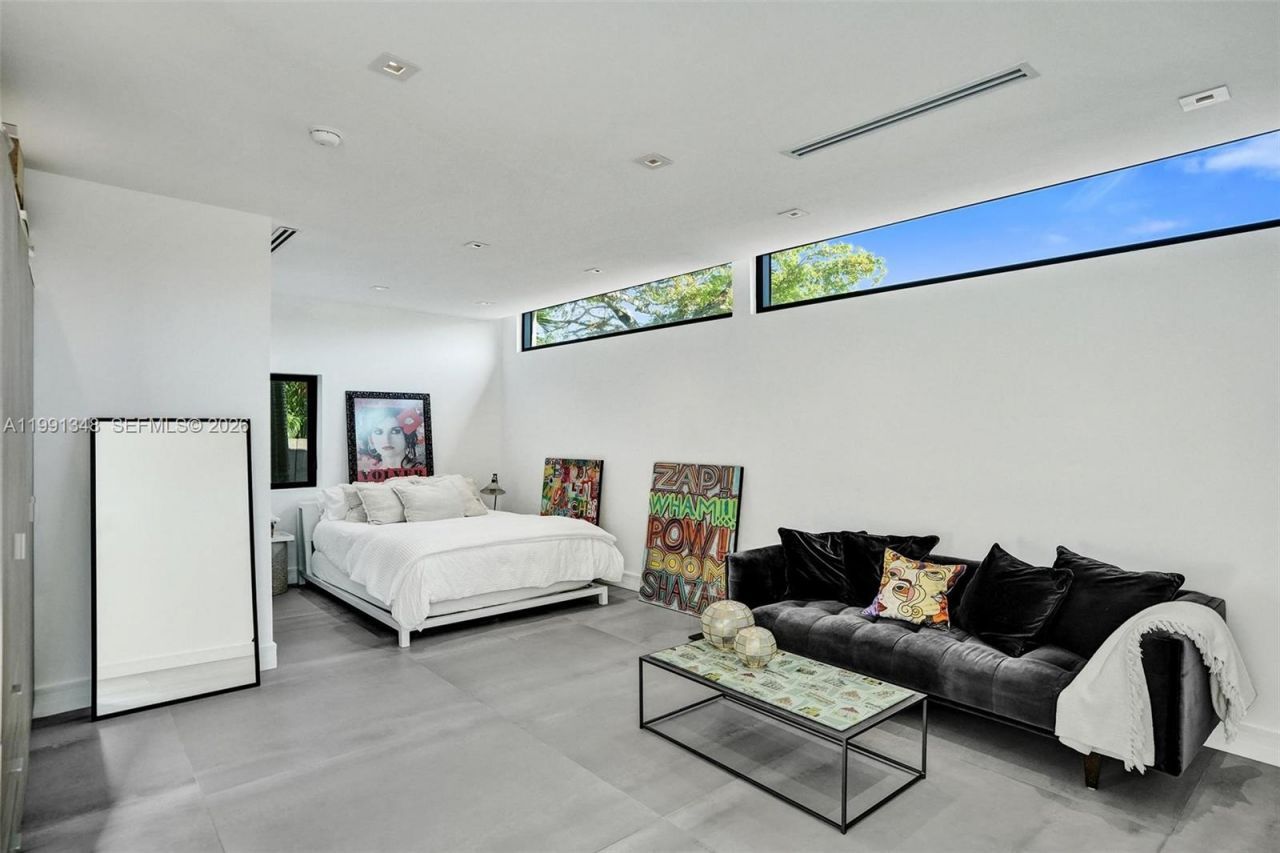 2120 NE 197th Ter, Miami, FL 33179 Photo