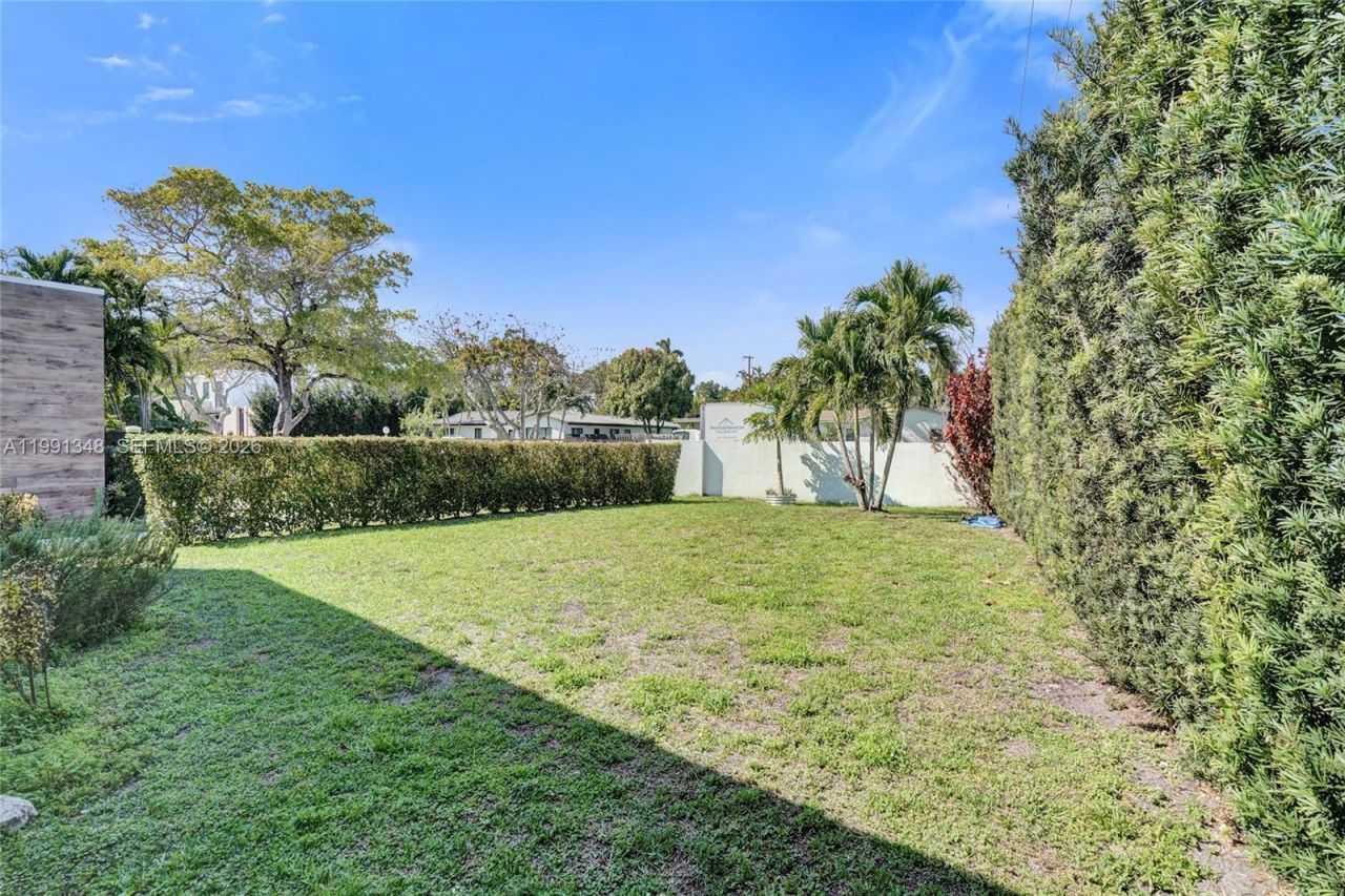 2120 NE 197th Ter, Miami, FL 33179 Photo