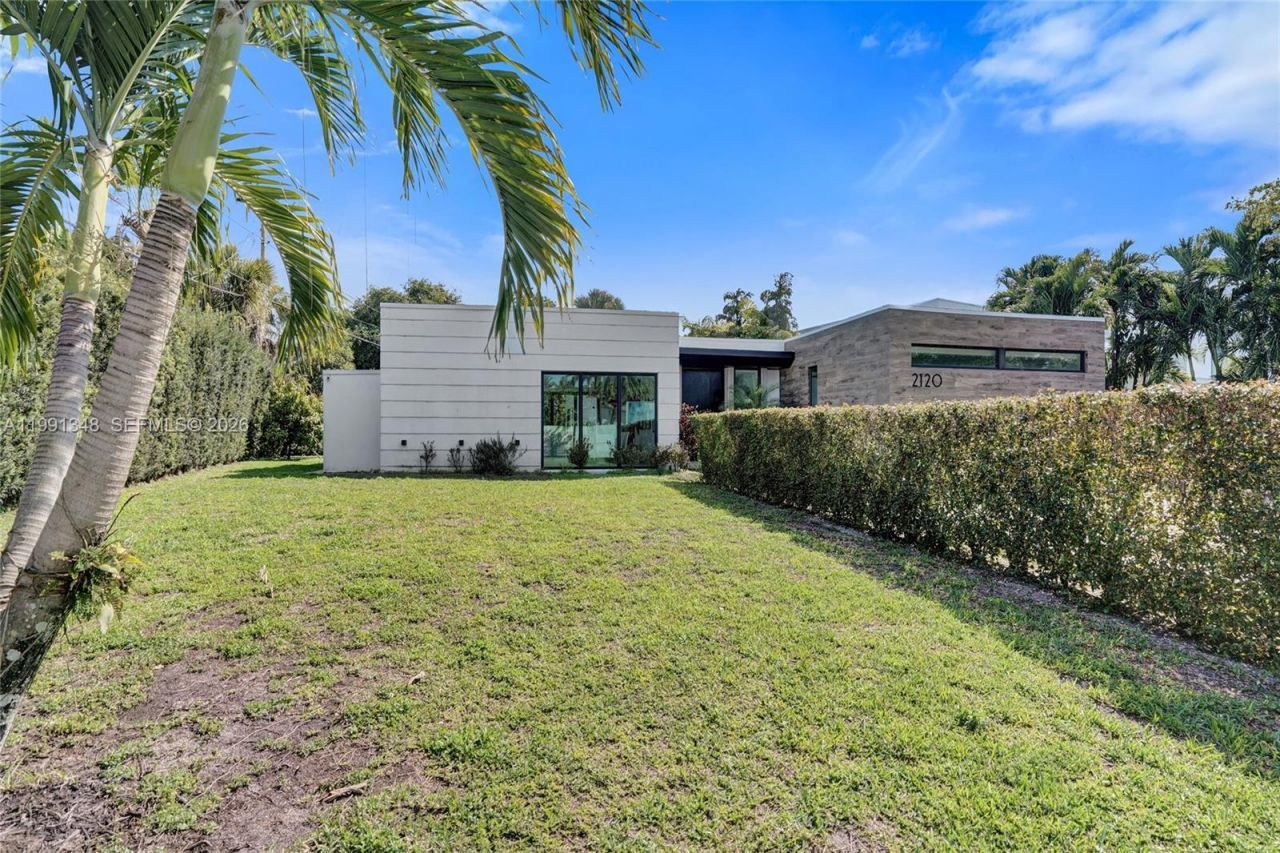 2120 NE 197th Ter, Miami, FL 33179 Photo