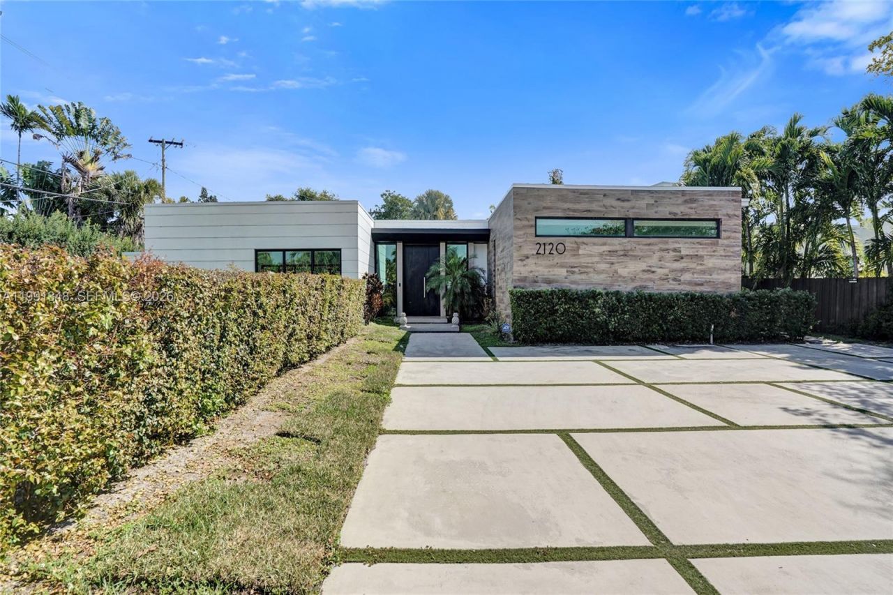 2120 NE 197th Ter, Miami, FL 33179 Photo