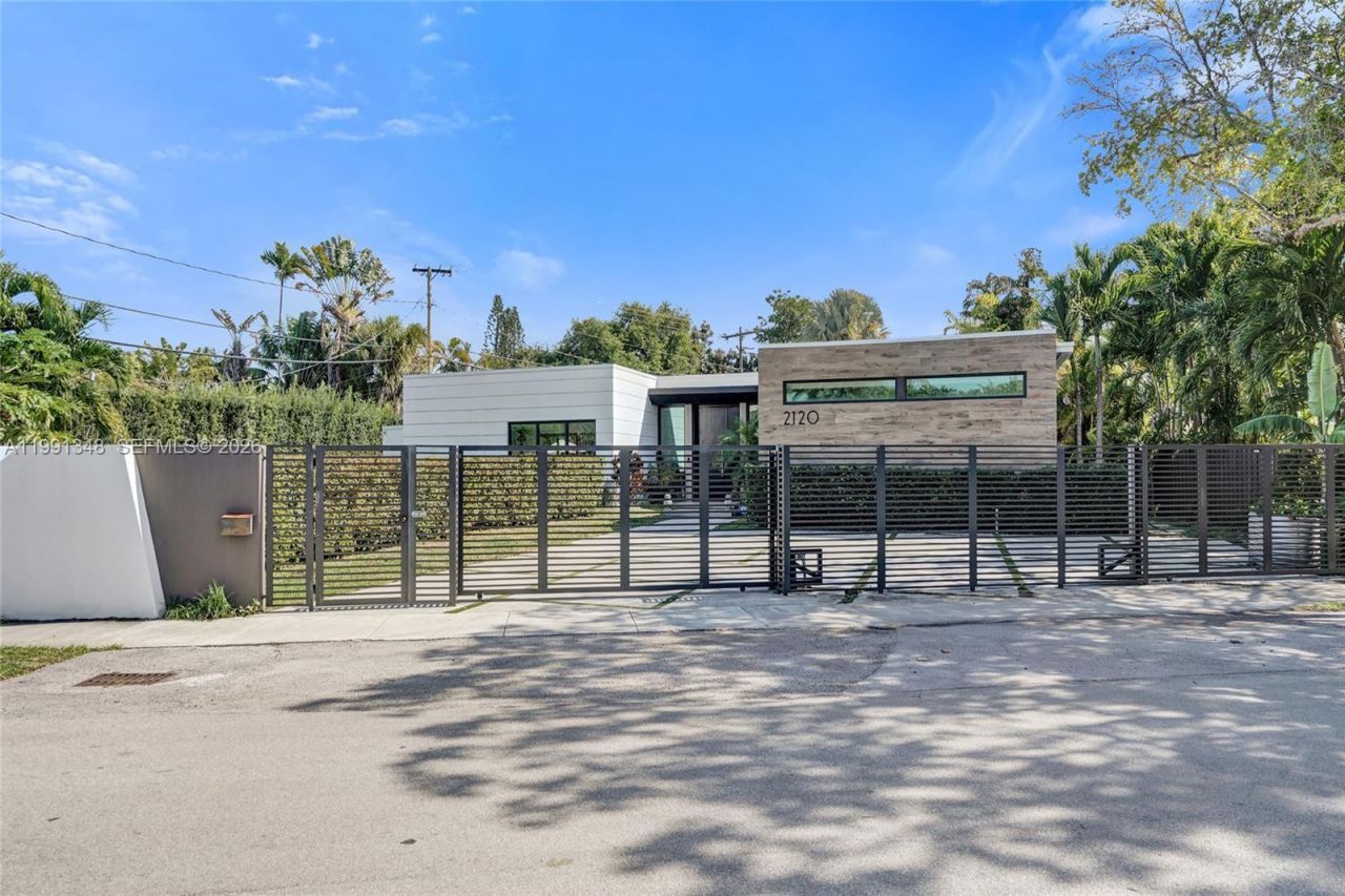 2120 NE 197th Ter, Miami, FL 33179 Photo