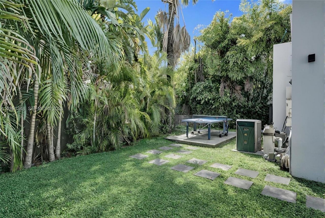 2120 NE 197th Ter, Miami, FL 33179 Photo