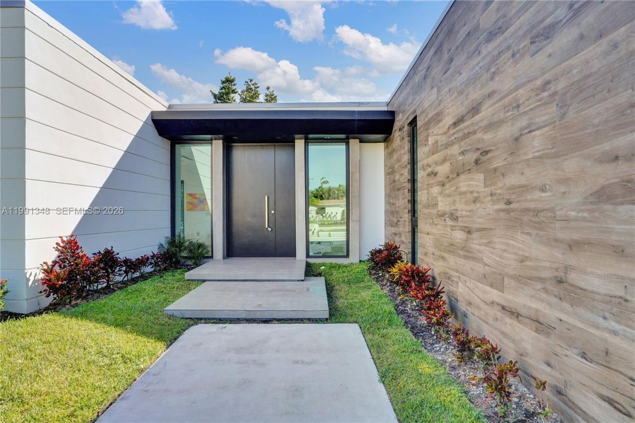 2120 NE 197th Ter, Miami, FL 33179 Photo