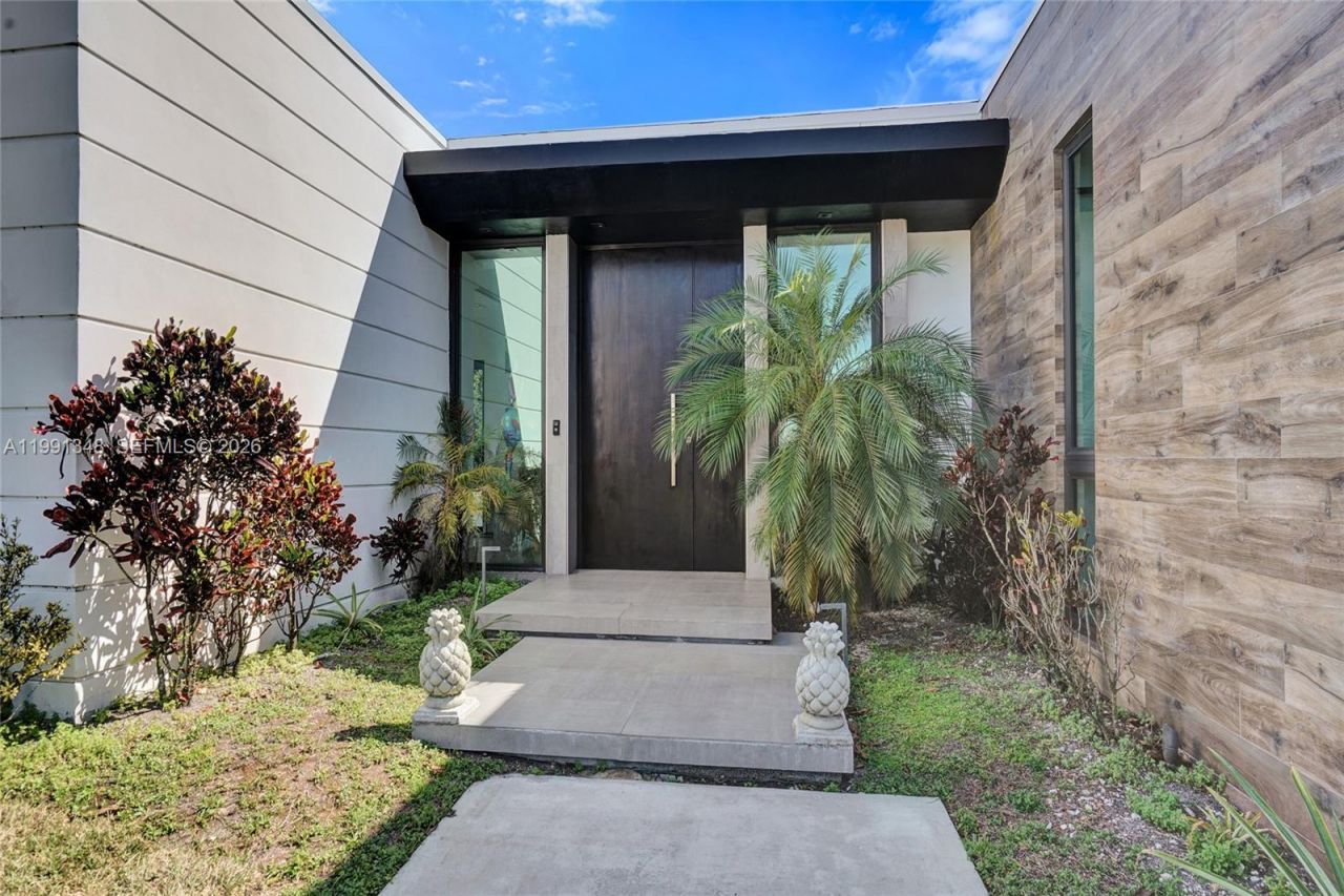 2120 NE 197th Ter, Miami, FL 33179 Photo