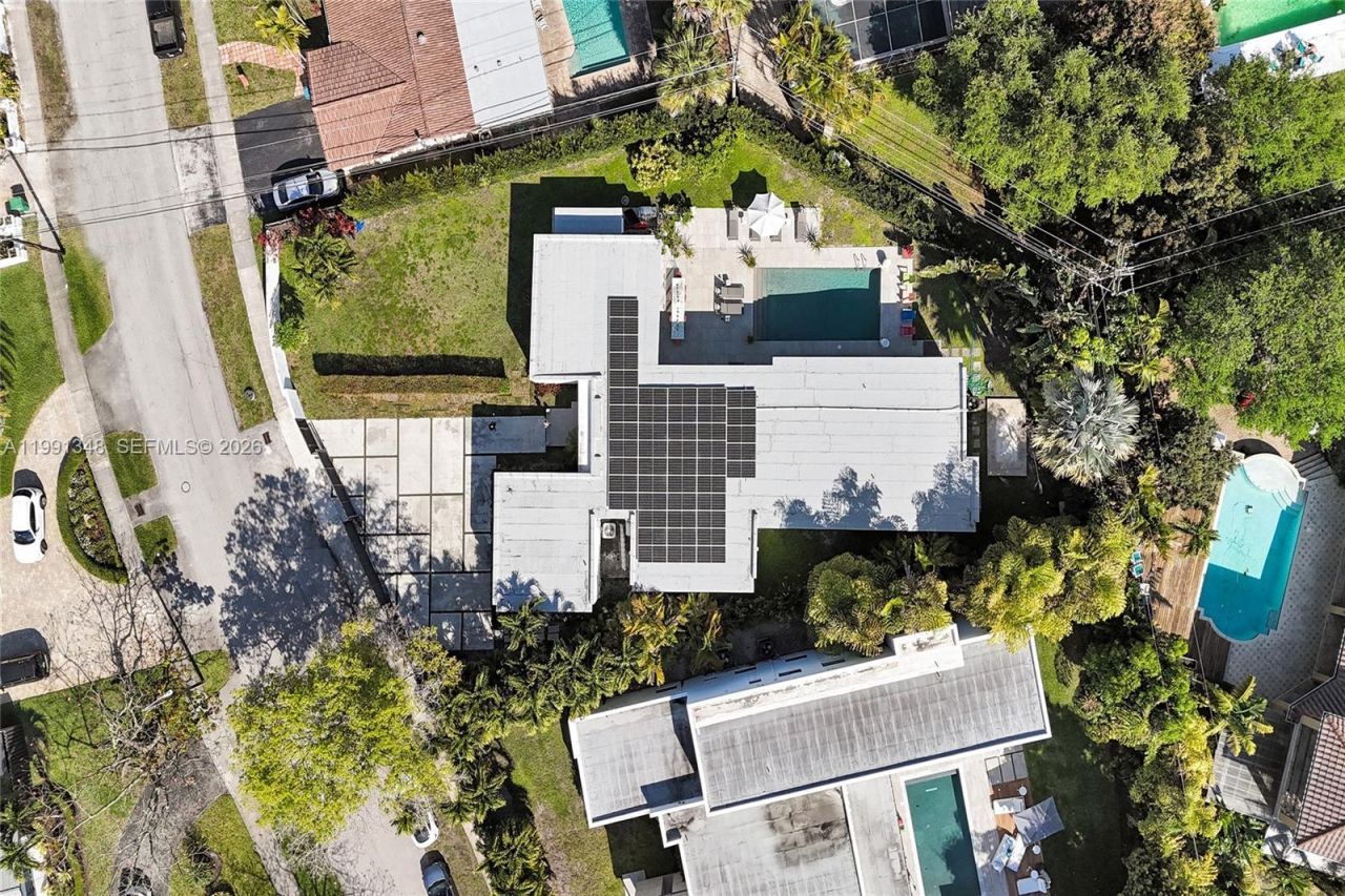 2120 NE 197th Ter, Miami, FL 33179 Photo