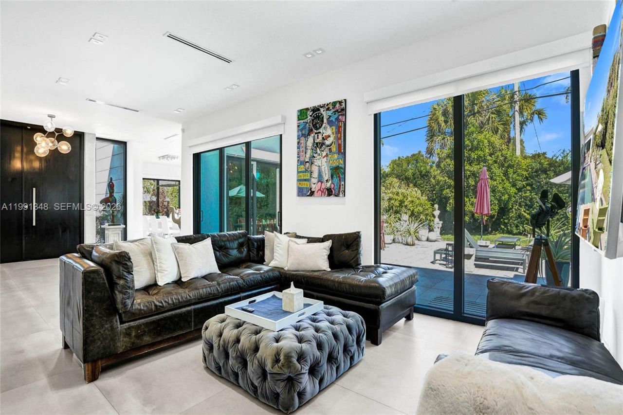 2120 NE 197th Ter, Miami, FL 33179 Photo