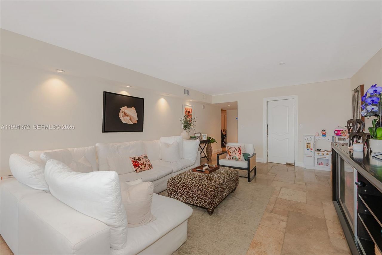 600 Grapetree Dr, Unit 9GN, Key Biscayne, FL 33149 Photo