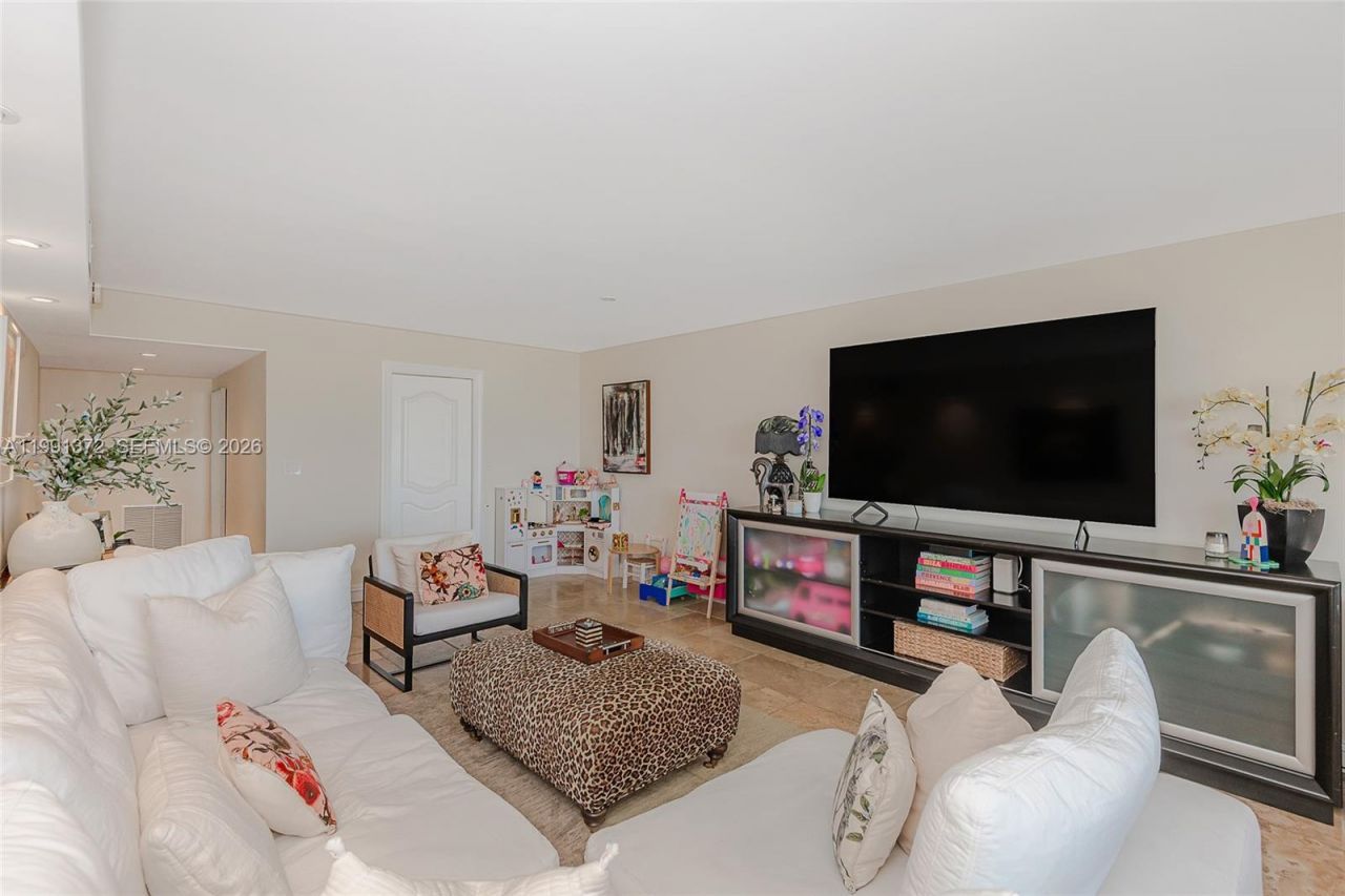 600 Grapetree Dr, Unit 9GN, Key Biscayne, FL 33149 Photo