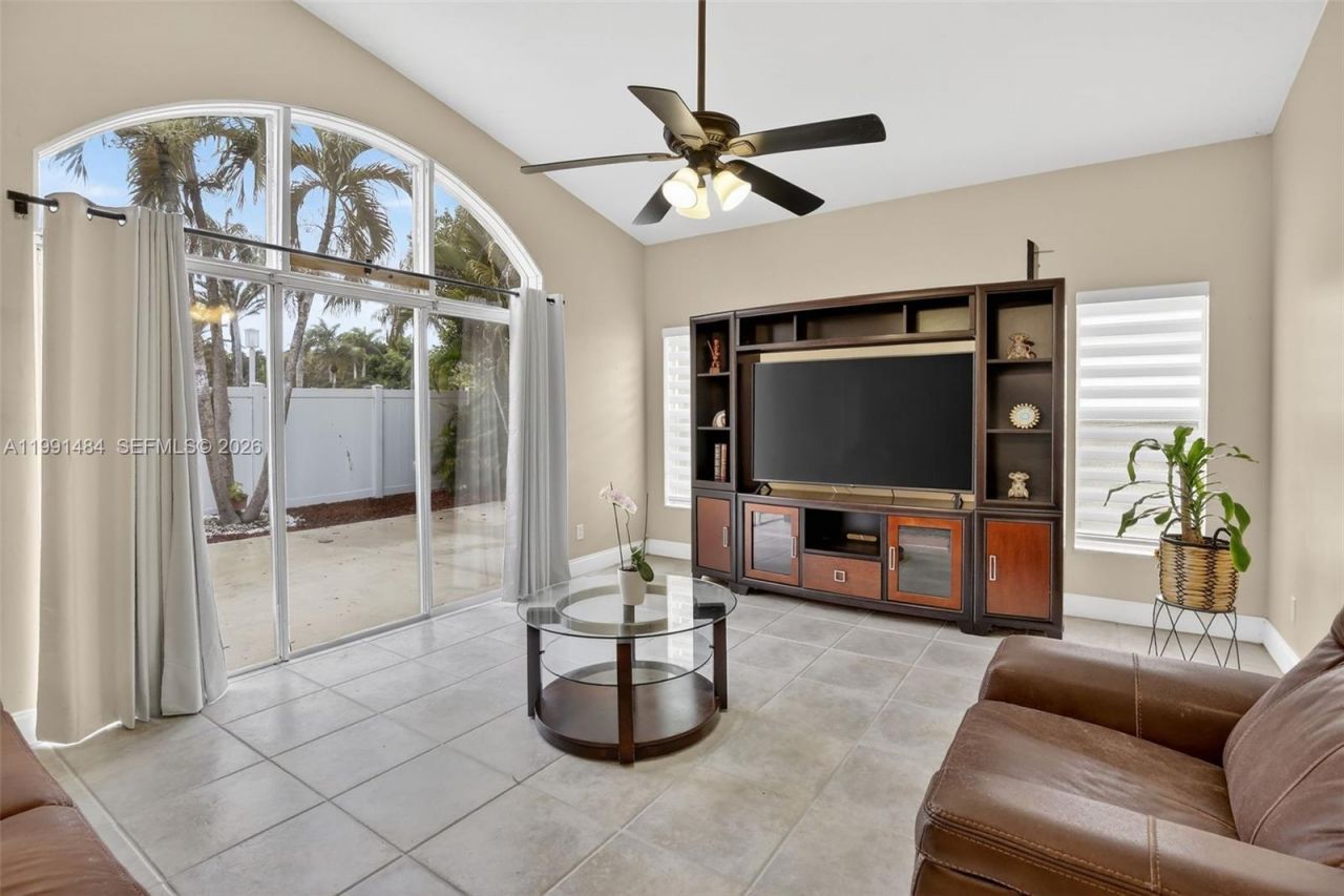 922 Opal Ter, Weston, FL 33326 Photo